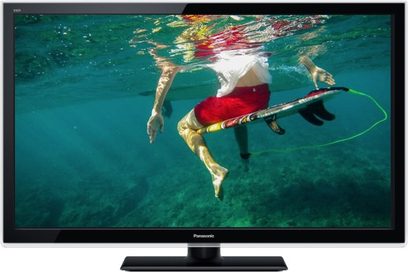 Panasonic TX-L32EM5 fladskærms-TV viser en surfer under vandet med sit surfbræt, set forfra i nærbillede