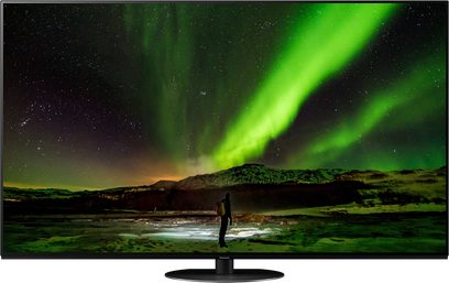 Panasonic TX-65LZ1500E tv-skærm, der viser en natscene med nordlys over et snedækket landskab