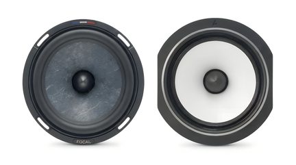 Diffusori rotondi Focal grigi e bianchi, membrane a 2 vie in stile coassiale, vista frontale in primo piano