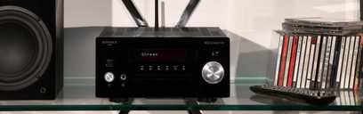 Sistema hi-fi Advance Paris MyConnect 60 nero, vista frontale, con lettore CD, schermo, pulsanti e diffusori