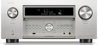 Amplificatore home cinema Denon AVC-A10H argento, vista frontale, pulsanti circolari, schermo digitale, due grandi manopole