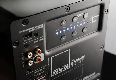 SVS PB-1000 PRO sort askebøg subwoofer, bagside, tilslutninger og justeringer: indgange, niveau, fase, lavpasfilter