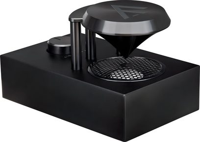 Super-tweeter Fyne Audio S-Trax i sort metal, rektangulær base, konisk diffuser, hexagonalt gitter, 3/4-visning
