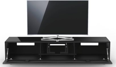Sort TV-møbel med fladskærm, 3 skuffer, åben hylde og kromfarvede metalben. Set forfra