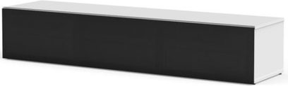 Meuble TV noir rectangulaire long et bas, face avant, vue de trois-quarts, posé sur une surface blanche