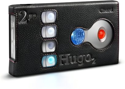 Chord Electronics Premium læderetui i sort til Hugo2/2Go, tre-kvart vinkel, udskæringer til knapper og cirkulært vindue