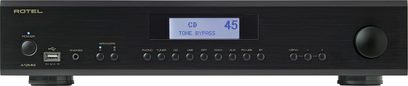 Hi-fi stereo zesilovač Rotel A12 MKII černý, přední panel s LCD displejem, tlačítky a konektory na čelní straně, pohled zepředu