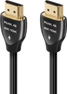 Due cavi HDMI Audioquest Pearl 48 8K 10K, connettori dorati, corpo nero con frecce direzionali bianche, visti frontalmente