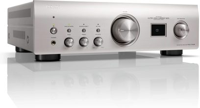 Denon PMA-1700NE sølv hi-fi stereoanlegg, frontvisning, sølvfarget frontpanel med knapper, kontroller og tilkoblinger på forsiden
