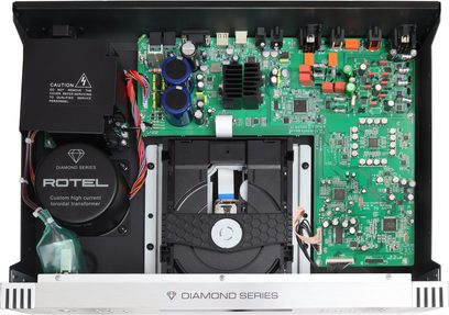 Sort Rotel DT-6000 CD-afspiller, indvendigt syn af elektroniske komponenter, printplader, blæser, toroidaltransformator