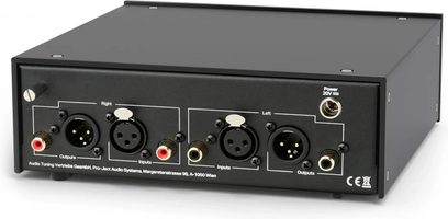 Pro-Ject Phono Box RS2 stříbrný, zadní pohled s konektory RCA, XLR a napájecí zásuvkou na černém pouzdře
