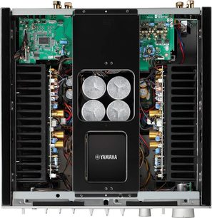 Yamaha A-S2100 sort hi-fi stereforstærker, mørke træsider, frontvisning af indersiden, 4 elektronrør, grønne printplader