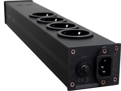 Černá prodlužovací zásuvka Taga Harmony PF-400USB, 4 síťové zásuvky, 2 USB porty, vypínač zapnuto/vypnuto, pohled shora