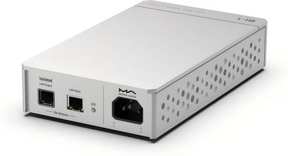 Matrix Audio SI-1 netværksisolator sølvfarvet, aluminiumskabinet med dobbelt Ethernet-port og perforeret sidepanel