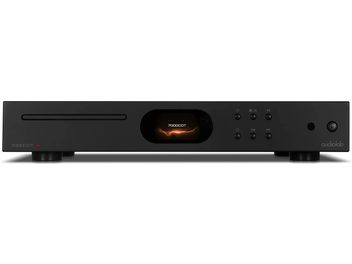 Audiolab 7000CDT sort højttaler med rektangulær front, centralt display, CD-slot til venstre og knapper til højre