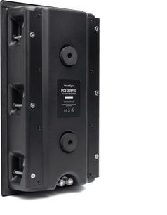 Caixa de subwoofer embutida DCS-208FR3, vista traseira em perspectiva, estrutura retangular preta, 2 terminais de conexão