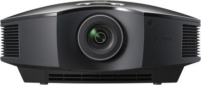 Proyector Sony VPL-HW45ES negro, vista frontal, forma redondeada, lente central, rejillas de ventilación laterales