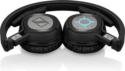 Sennheiser PX 210 BT črna circumauralna slušalka, približan pogled spredaj na oba naušnika in naglavni lok