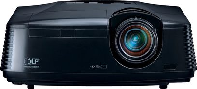 Mitsubishi HC3900 sort videoprojektor, set forfra, linse med flerfarvet linse i midten, sidehullede ventilationsgitre