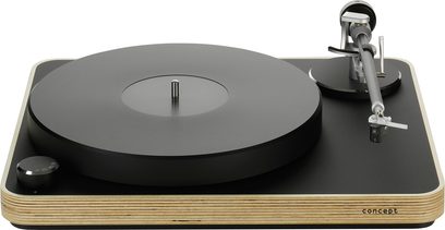 Hi-fi pladespiller ClearAudio Pack Concept Maestro lys træ, set forfra, sort pladetallerken, sølvfarvet tonearm, justeringsknap til venstre