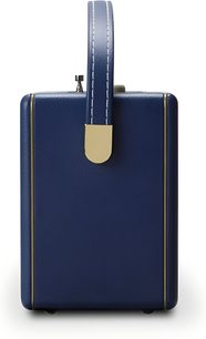 Roberts Revival iStream 3L FM/Internet-Radio in Marineblau, rechteckiges Gehäuse aus genarbtem Kunstleder mit goldfarbenen Zierstreifen, Seitenansicht mit passendem oberem Griff mit weißen Steppnähten und einem kleinen schwarzen Knopf