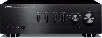 Yamaha A-S300 sort integreret stereo hi-fi-forstærker, set forfra, sort front med knapper og stik, to sølvfarvede drejeknapper