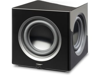 MartinLogan Abyss 10 musta kiiltävä subwoofer, kuution muotoinen, etu- ja sivupaneelit näkyvillä kaiuttimilla