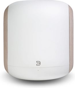 Bílý subwoofer Bluesound PULSE SUB SW200, čelní pohled se světle béžovými texturovanými bočními panely