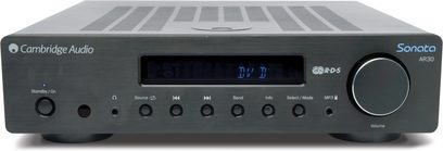 Cambridge Audio Sonata AR30 sort hi-fi stereforstærker, frontpanel, frontvisning, blå display, knapper og drejeknap til justering
