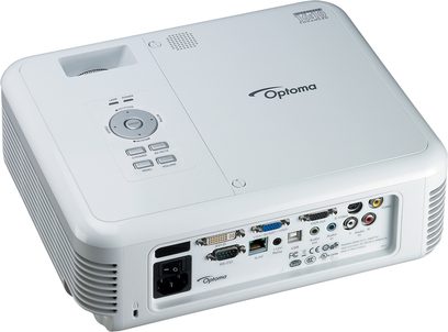 Optoma EW674 hvid videoprojektor, set ovenfra, stik på bagsiden, knapper og logo på toppen