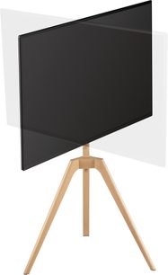 Norstone Pro Vision Wood TV-stativ i lyst træ med trefod, der holder en sort, drejelig skærm, set fra trekvart vinkel