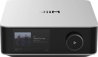 Integreret stereo-forstærker WiiM Amp Ultra sølv, sort front med farveskærm og stor kontrolknap