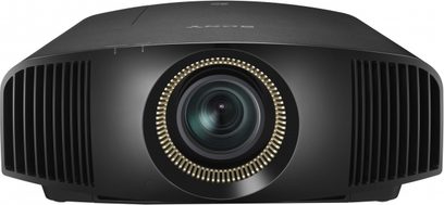 Sony VPL-VW520ES sort videoprojektor, set forfra, afrundet form, centralt objektiv omgivet af en gylden ring, frontrille