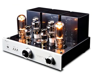 Melns hi-fi lampu pastiprinātājs ar metāla korpusu, sudrabaini matēta alumīnija priekšpusi, sešām rindā novietotām kvēlojošām stikla lampām uz spīdīgas augšējās virsmas un trim kubveida transformatoru blokiem aizmugurē, skats no priekšpuses pa kreisi trīs ceturtdaļu leņķī