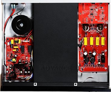 Indvendigt syn af en Advance Paris X-CD1000 EVO CD-afspiller, der viser de røde og gule elektroniske kredsløb