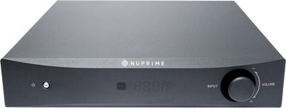 Convertor audio DAC Nuprime DAC-8 negru, vedere frontală, formă dreptunghiulară, față neagră mată, afișaj LED, buton de volum