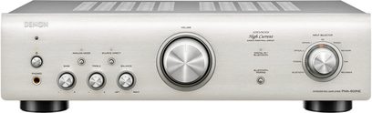 Denon PMA-600NE sølvfarvet stereo hi-fi-forstærker, frontvisning, sølvfarvet frontpanel med knapper, drejeknapper og hovedtelefonstik