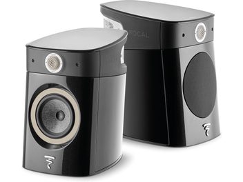 Focal Sopra N°1 boghøjttaler i sort lak, set forfra og i trekvart vinkel, sølvfarvet diskant, centralt placeret woofer, logo nederst