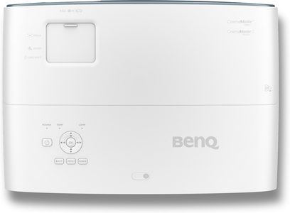 Benq TK850i hvid videoprojektor, set forfra, med linse, kontrolknapper og logo på toppen
