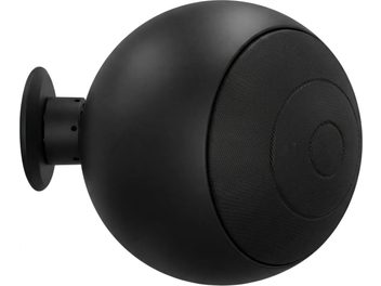 Diffusore surround da parete Cabasse Baltic 5 nero opaco, design sferico, vista laterale che mostra la staffa da parete