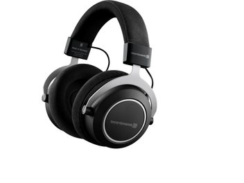 Beyerdynamic Amiron wireless kablosuz kulaklık, yan görünüm, siyah dolgulu başlık bandı, siyah dairesel kulaklıklar, görünür logo