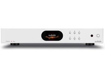 Audiolab 7000N Play nettverkslydspiller sølv med svart sentralskjerm som viser en oransje grafikk og knapper til høyre