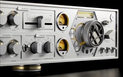Rose RA180 hi-fi stereoanlegg, sølvfarget frontpanel med knapper, rattkontroller, VU-metre, hodetelefon- og mikrofonutganger, forfra