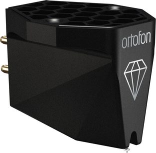 Клетка за винилово грамофонче Ortofon MC X10 в черен лъскав композитен корпус, косо преден десен изглед, горна част с хексагонални вдлъбнатини, сребърен диамантен лого на десния фланк и две златни задни контакта