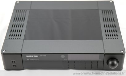 Meridian G51 DAB sort hi-fi stereoforstærker, set forfra, mørk grå front med knapper og skærm, sidehulninger til ventilation