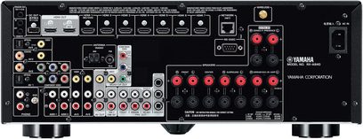 Yamaha RX-A840 sort AV-modtager, frontvisning, mange stik og knapper, central skærm, to justeringsdrejeknopper