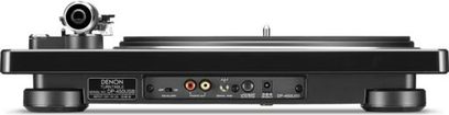 Denon DP-450USB sort hi-fi pladespiller, set forfra, tilslutninger på bagsiden, tonarm, pladespiller, knapper og drejeknap