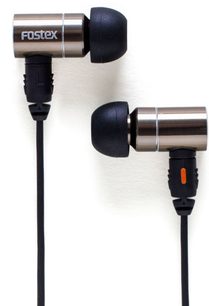 Åbne hi-fi hovedtelefoner Fostex TE-07, to ovale sølvfarvede ørekopper med sorte puder, forbundet af en sort hovedbøjle med orange logo, sort kabel