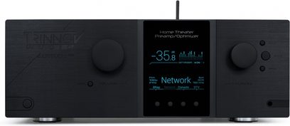 Trinnov Audio Altitude 16 sort home cinema forforstærker, sort frontpanel med skærm, VU-meter, knapper, indgraveret logo