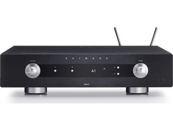 Primare PR35 Prisma Stereo-Vorverstärker in Schwarz, Frontansicht, schwarze Frontplatte mit silbernen Tasten und Reglern, LED-Anzeige